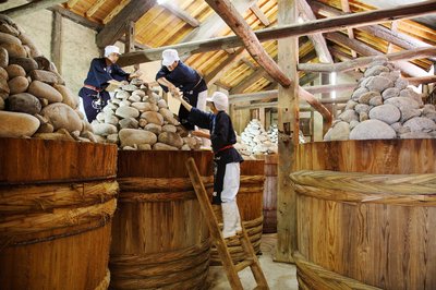 🏭 마루야 핫초 미소 된장 창고 견학 직판장 (마루야핫초미소 미소구라켄가쿠 초쿠바이) 이미지 2